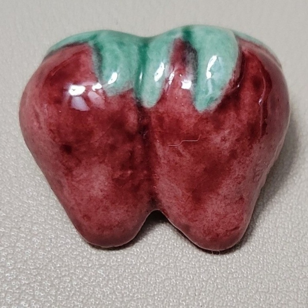 Vintage Unsigned‎ Hand Painted Plaster Strawberry Berry Fruit Brooch Pin